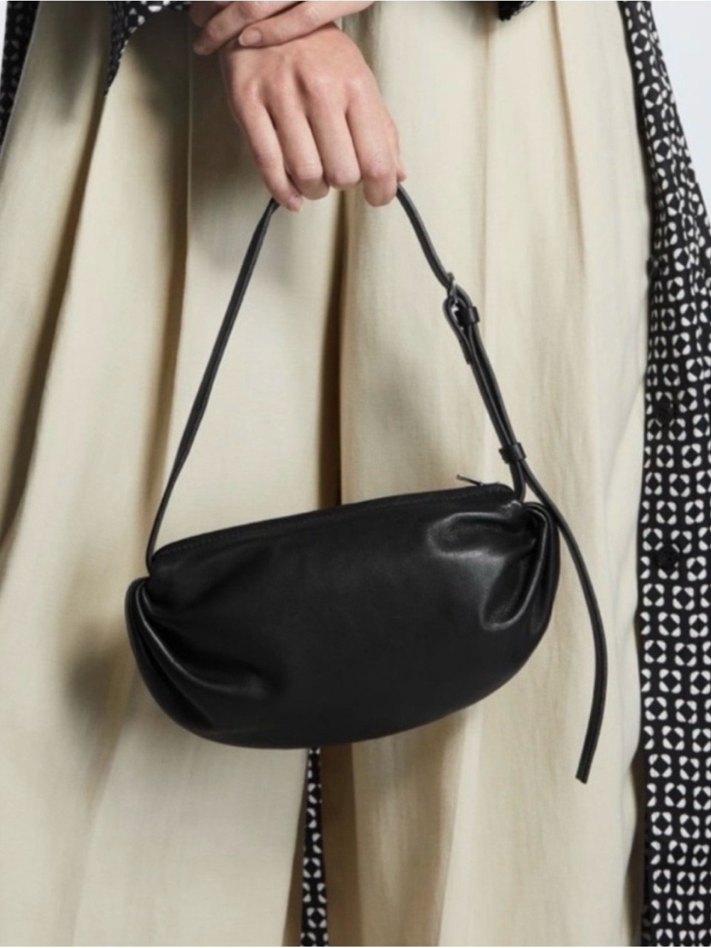 COS Black Leather Mini Shoulder Bag - Sleek Minimal Design - Picture 4 of 8